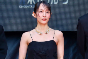 「第38回東京国際映画祭」オープニングレッドカーペットに登場した吉岡里帆