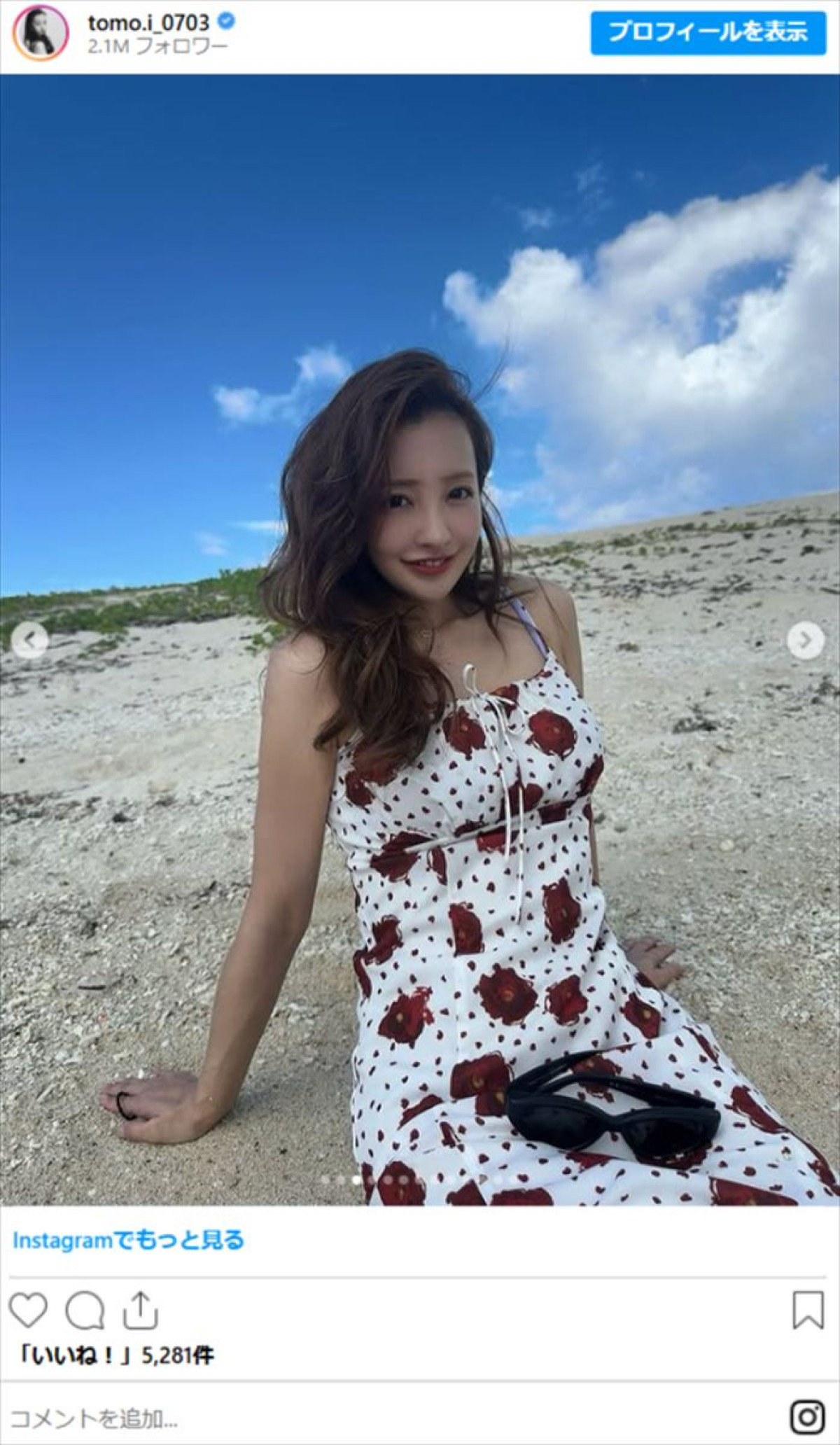 板野友美、水着で魅力全開「写真集出せる」「スタイル抜群」　“そっくり3歳娘”と沖縄へ