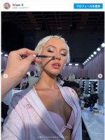 ジュード・ロウの娘アイリスがヴィクトリアズ・シークレット・ショーに初出演　※「アイリス・ロウ」インスタグラム