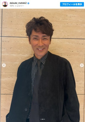上下黒のシックなジャケット姿でTIFFのレッドカーペットに登場した元木大介 ※「元木大介」インスタグラム
