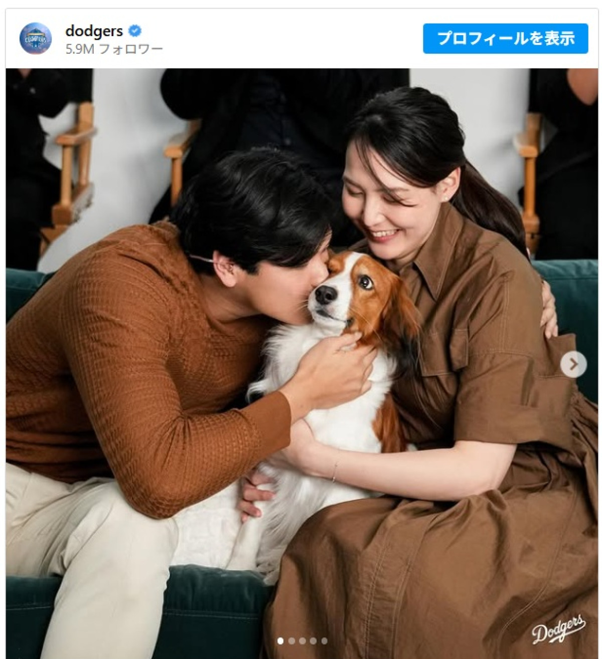 MVP発表にて（左から）大谷翔平、デコピン、妻の真美子さん　※「ドジャース」インスタグラム