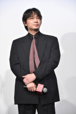 綾野剛、映画『星と月は天の穴』完成披露上映会に登場