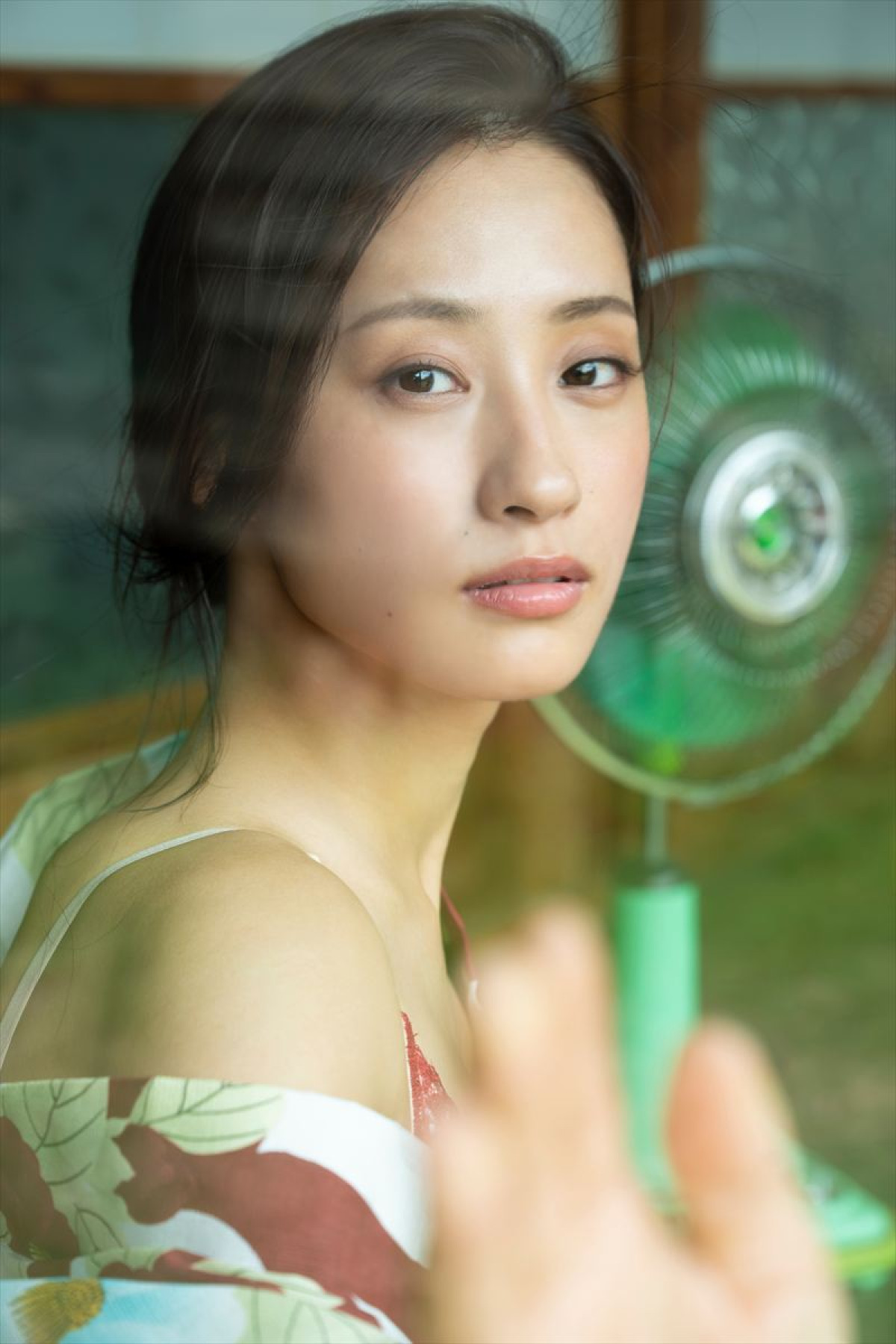 『小学館デジタル写真集 ななグラ 澄田綾乃 甘酸っぱ。』（小学館）より