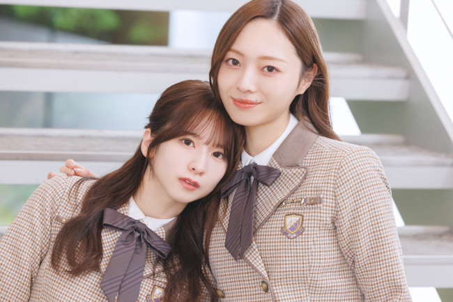 乃木坂46・菅原咲月（左）と梅澤美波（右）