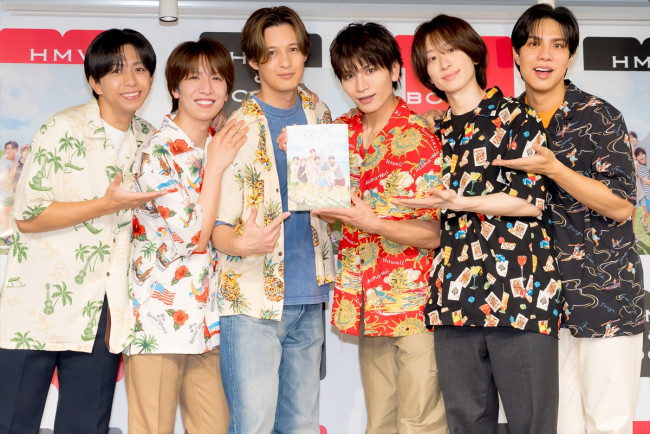 MATSURI、ファースト写真集『双六』マスコミ会見に登場