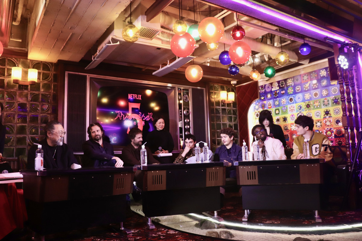 『ストレンジャー・シングス』キャスト4人＆ダファー兄弟が来日！　増上寺→中野で日本を満喫