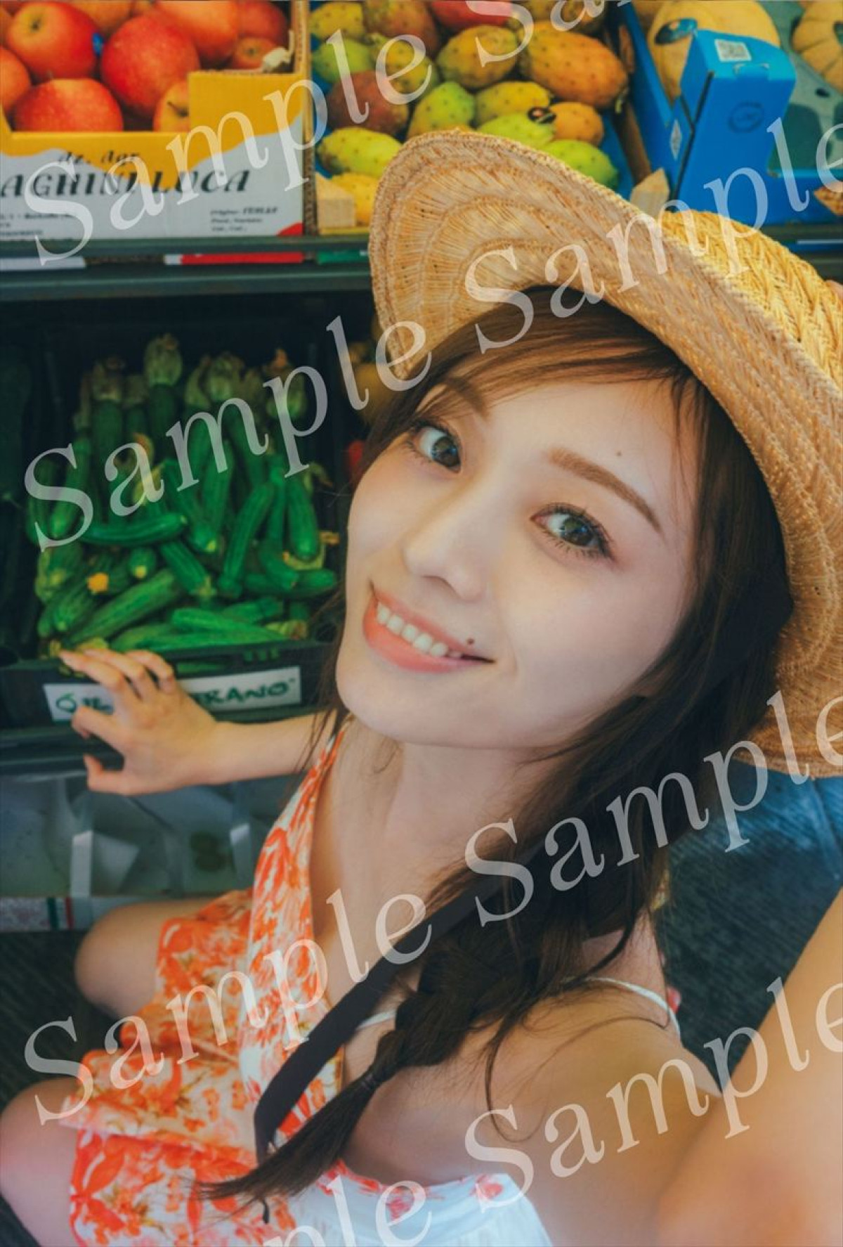 乃木坂46・梅澤美波、プールで女神級の美脚を披露　写真集発売記念2回目の生配信決定