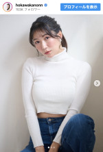 抜群スタイル強調の白ニット姿を披露　※「穂川果音」インスタグラム