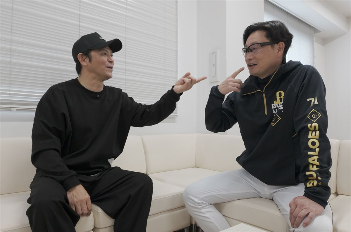 ますおか岡田の“常熱”がさく裂する！　バファローズドキュメントムービー場面写真が解禁