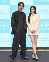 赤楚衛二＆カン・へウォン、韓国・ソウルで開催された『キンパとおにぎり〜恋するふたりは似ていてちがう〜』に登壇