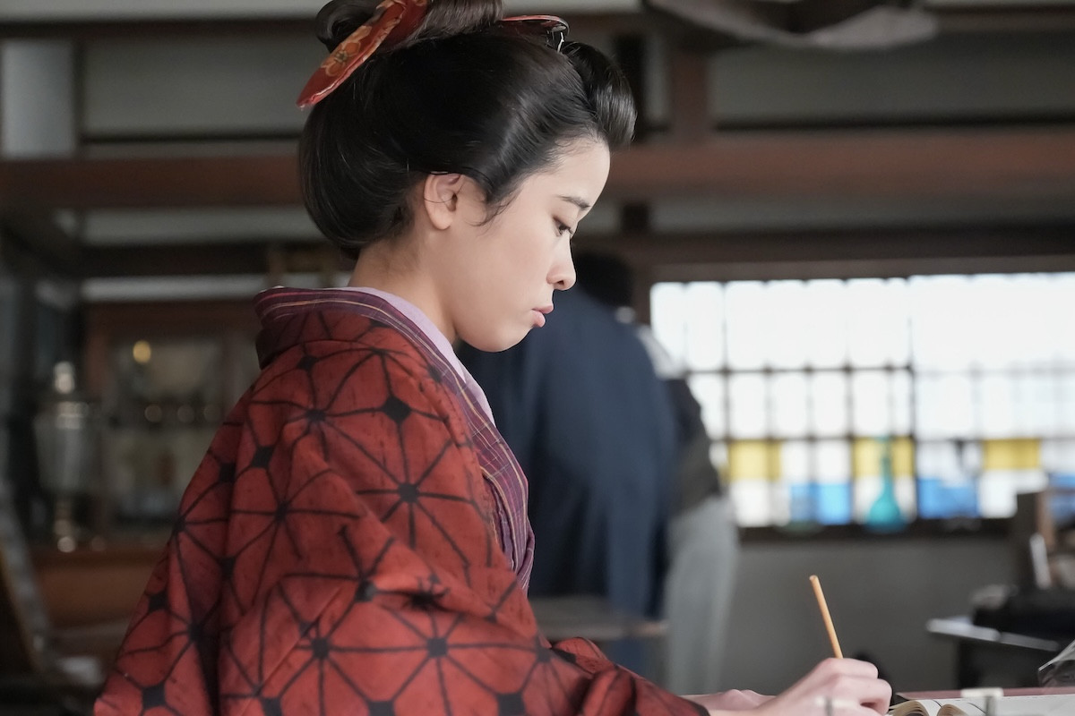 明日の『ばけばけ』“トキ”高石あかり、白鳥倶楽部へ　“サワ”円井わんはそっけない態度