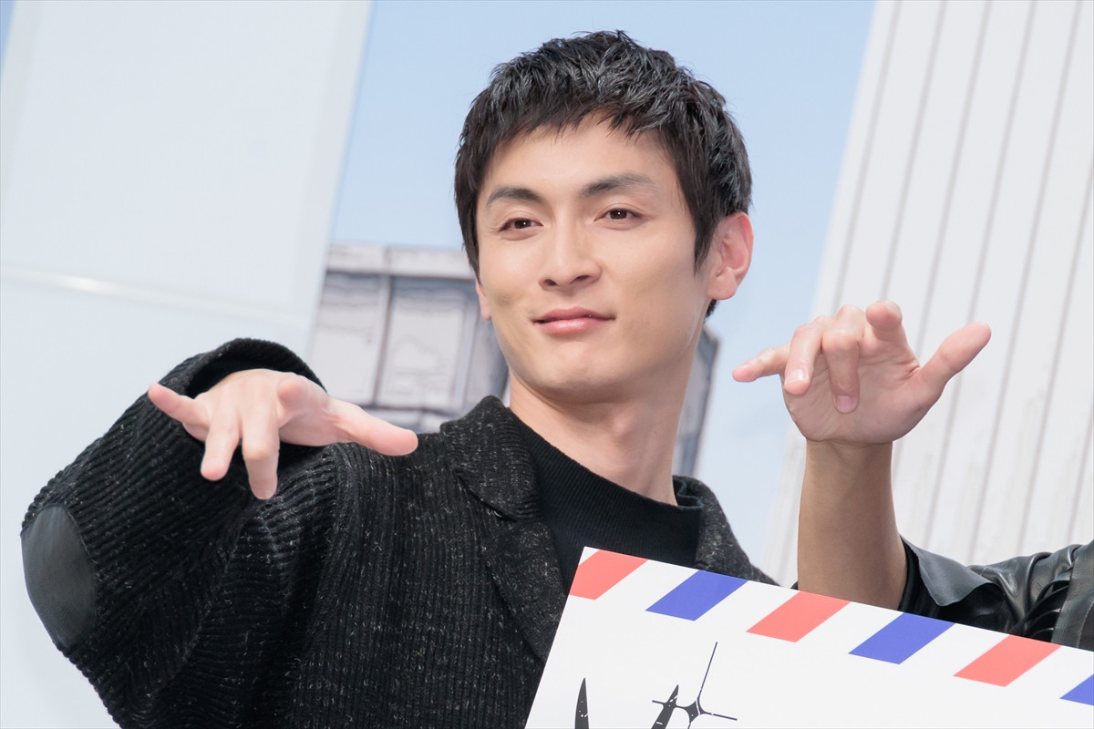 中島歩、記者会見中の寸劇で流血　超特急・草川拓弥「熱量ある方なので…」