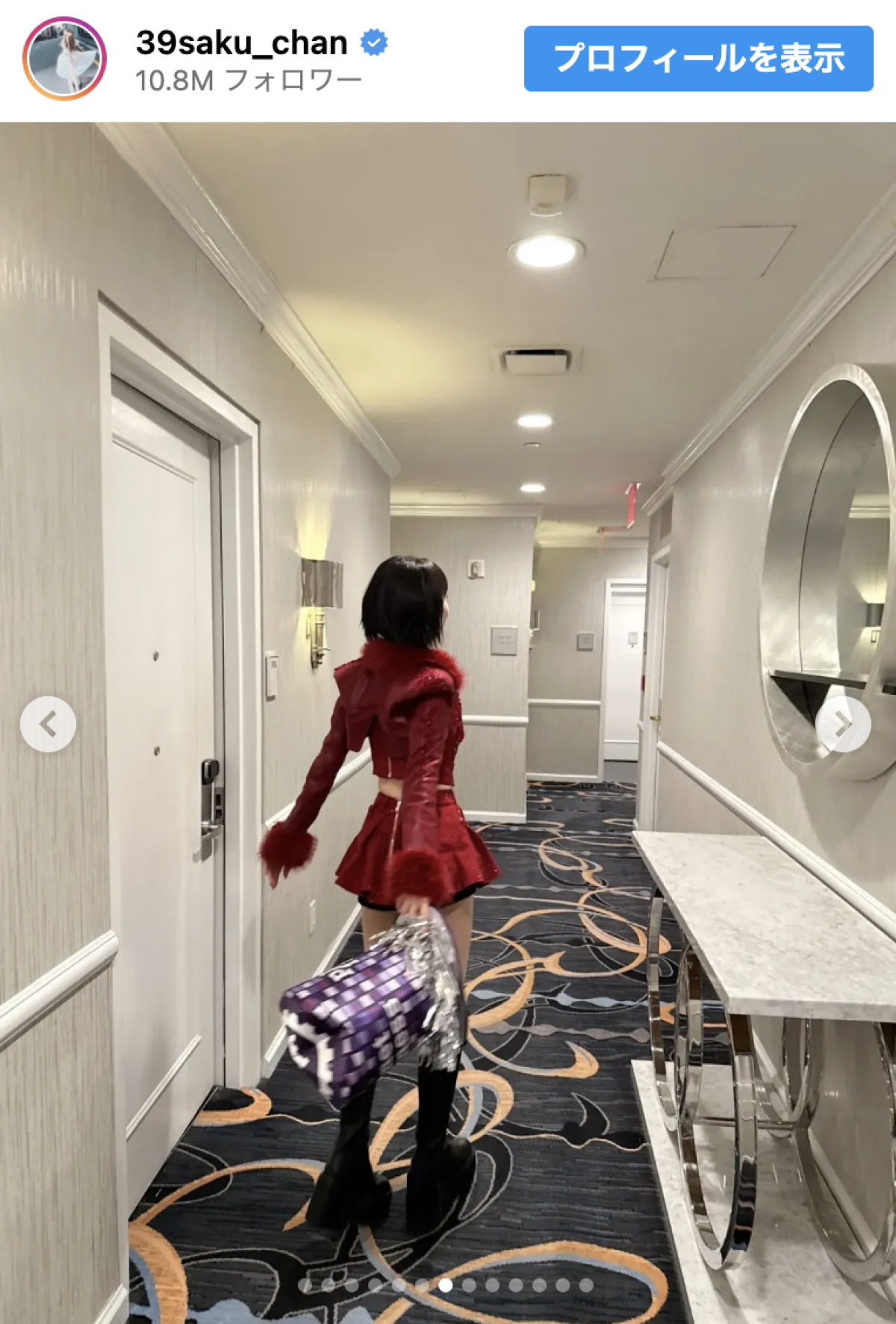 宮脇咲良、博多→NYへ　タイムズスクエアで貫録のお腹見せショット「2026年も最高に可愛い」「努力し続ける姿勢に尊敬」