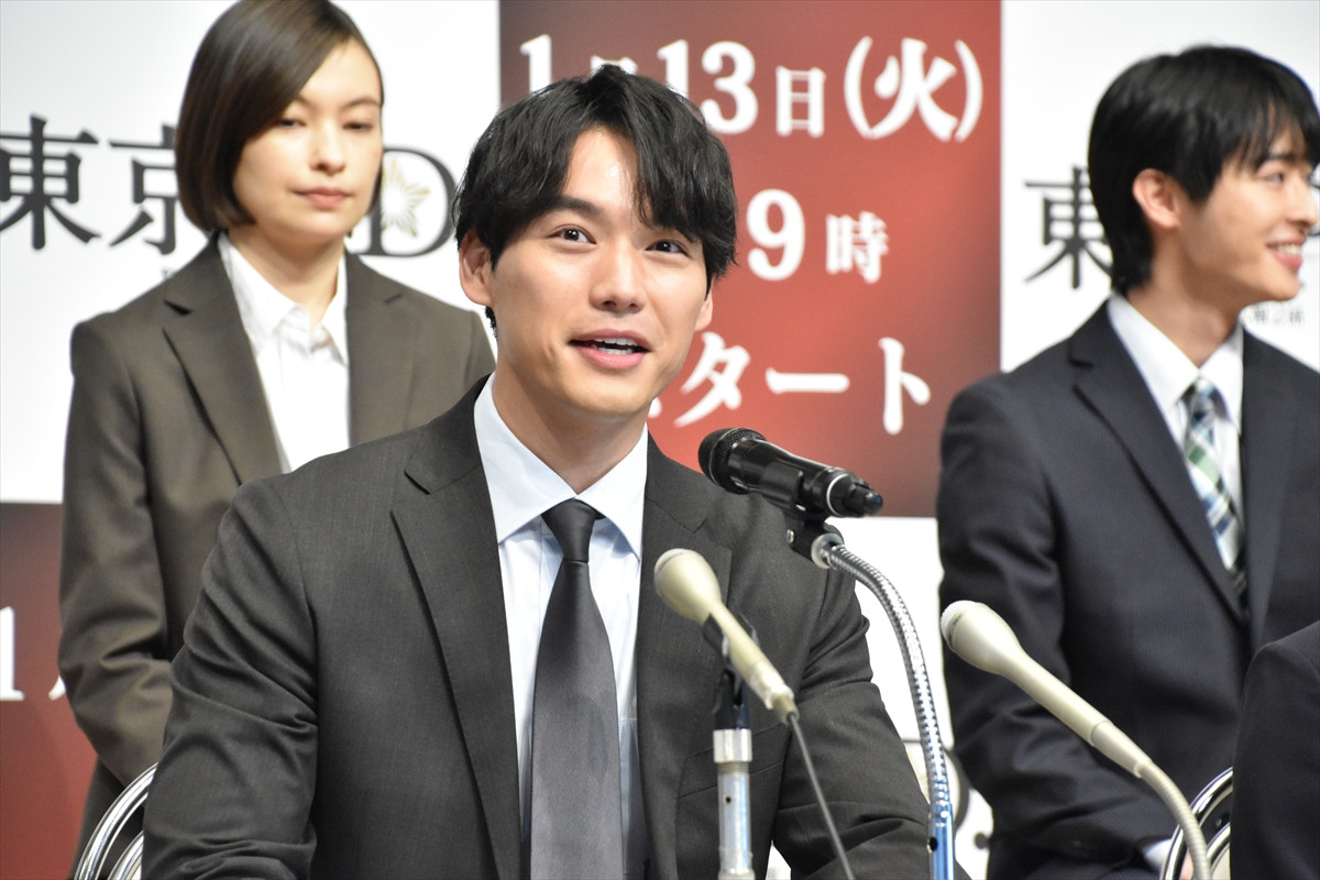 福士蒼汰の“広背筋”、イケオジ揃いの出演者に注目！　ドラマ『東京P.D. 警視庁広報2係』見どころを出演者が紹介