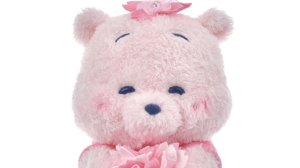 桜色のプーさん”がディズニーストアに登場！ お花見を楽しんでいるよう