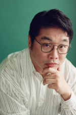 特集ドラマ『ある小説家の日記』に出演する松尾諭