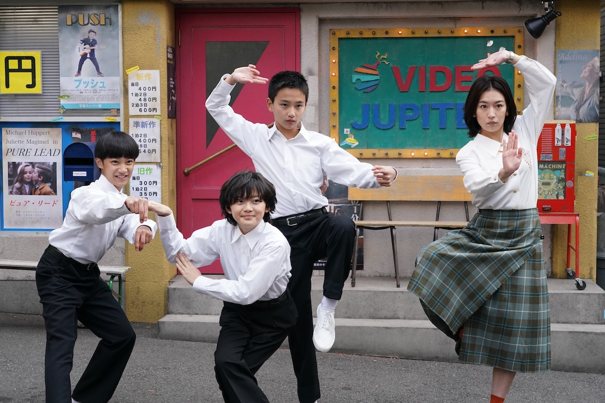 『ラムネモンキー』第5話 “雄太”反町隆史たち、レンタルビデオ店の元店主と再会　驚きの事実を告げられる