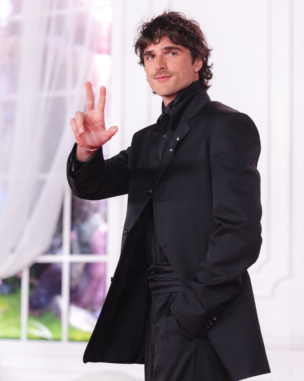 マーゴット・ロビーの姿に会場が釘付け！　圧巻のグラデーションドレスで魅了