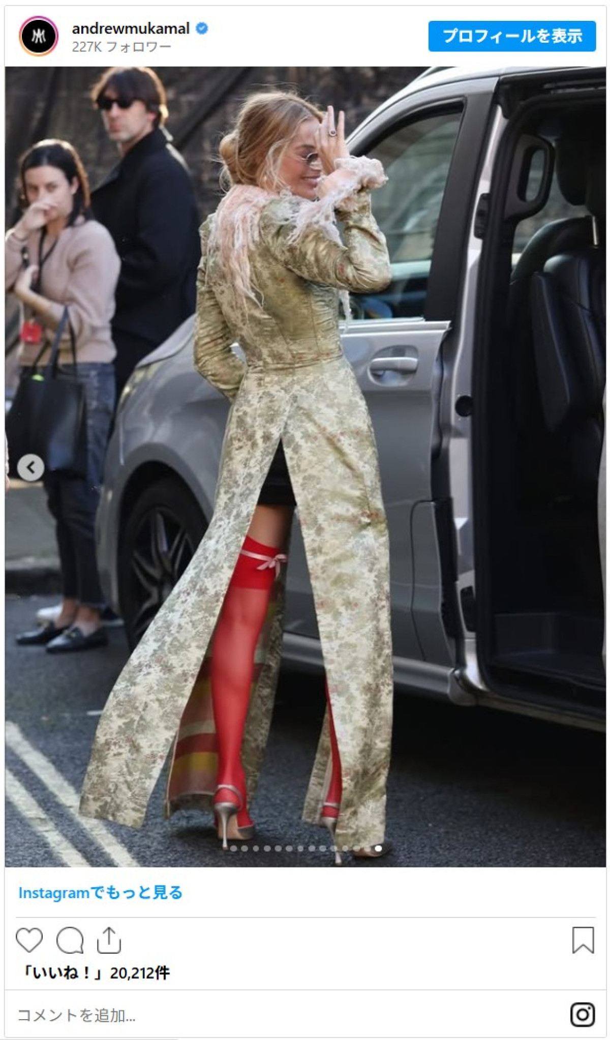 ほぼつま先立ち！　超ハイヒールに騒然　マーゴット・ロビー『嵐が丘』イベントで魅せた圧巻スタイル