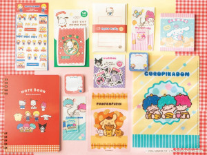 サンリオキャラクターズが“おやつパッケージ”に！　レトロかわいい「文具シリーズ」登場へ