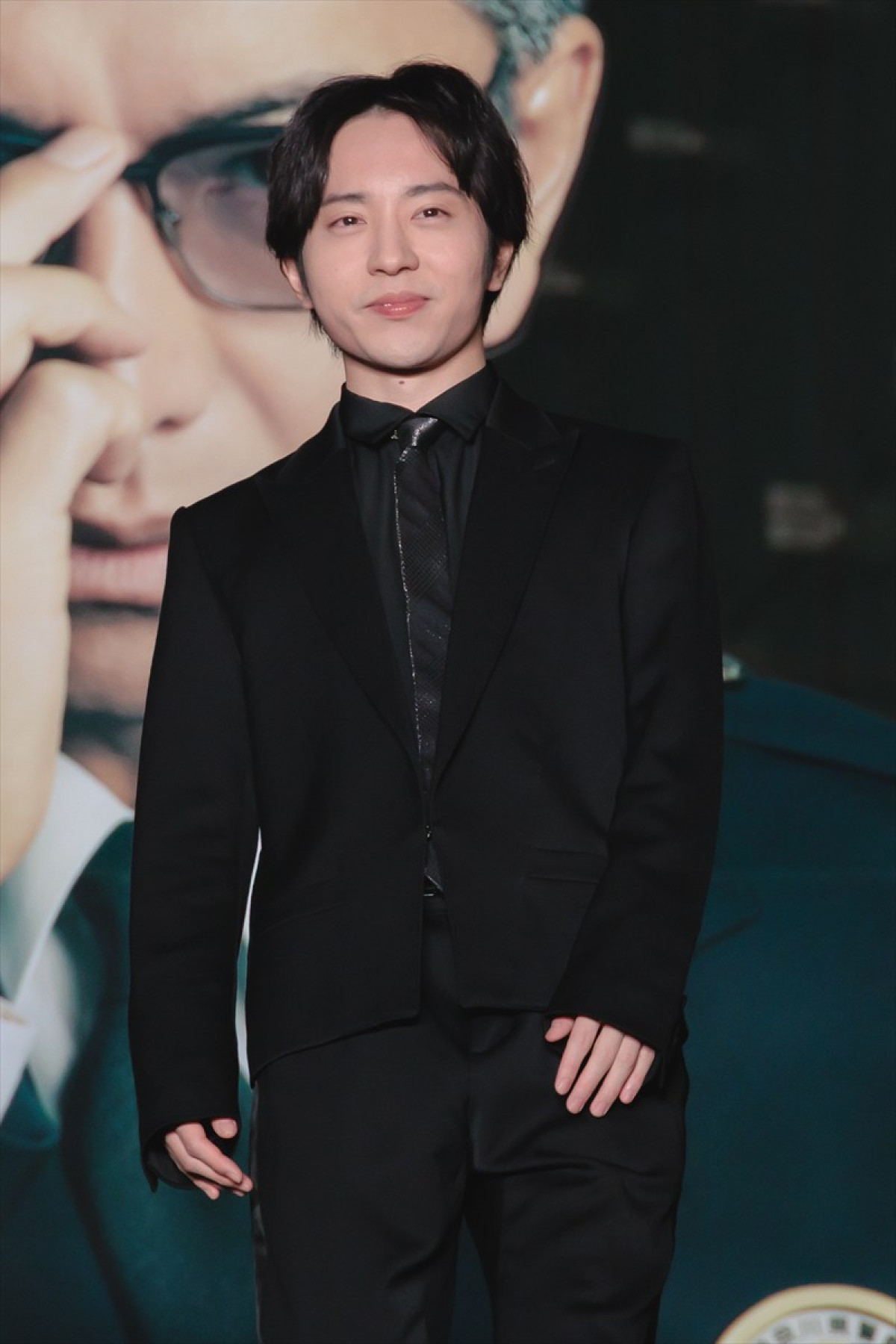 木村拓哉、『教場』舞台あいさつでポップコーン配るサプライズ　急接近に歓声