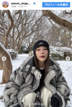 重盛さと美、白銀に降り立つ眼鏡姿を披露　※「重盛さと美」インスタグラム