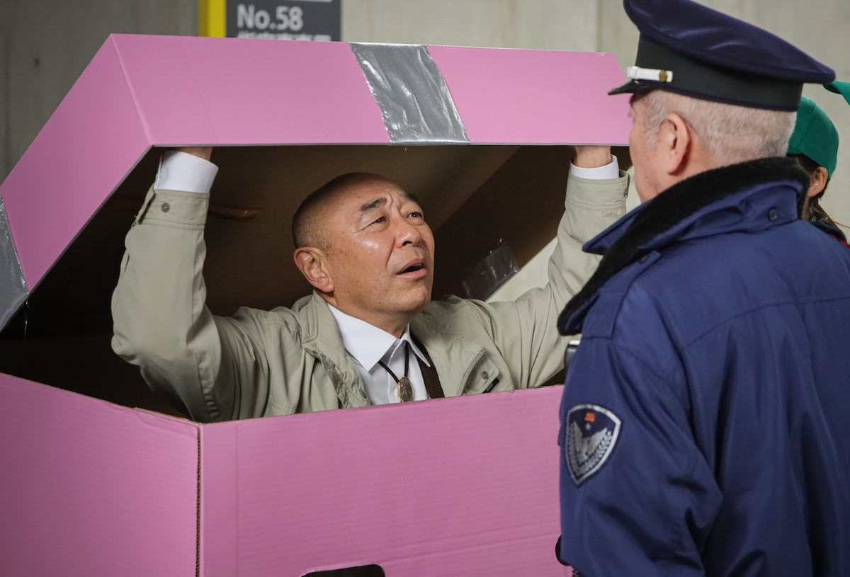 『おコメの女』「隠れて!!」“笹野”佐野勇斗、渾身の“仕掛け”にツッコミ続々「原始的すぎてwww」「忍者屋敷かよ」