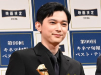 「第99回キネマ旬報ベスト・テン表彰式」に登壇した吉沢亮