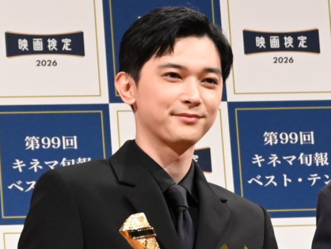 「第99回キネマ旬報ベスト・テン表彰式」に登壇した吉沢亮