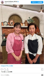 ピンクのエプロン姿がかわいい！　※「石川佳純」Instagram