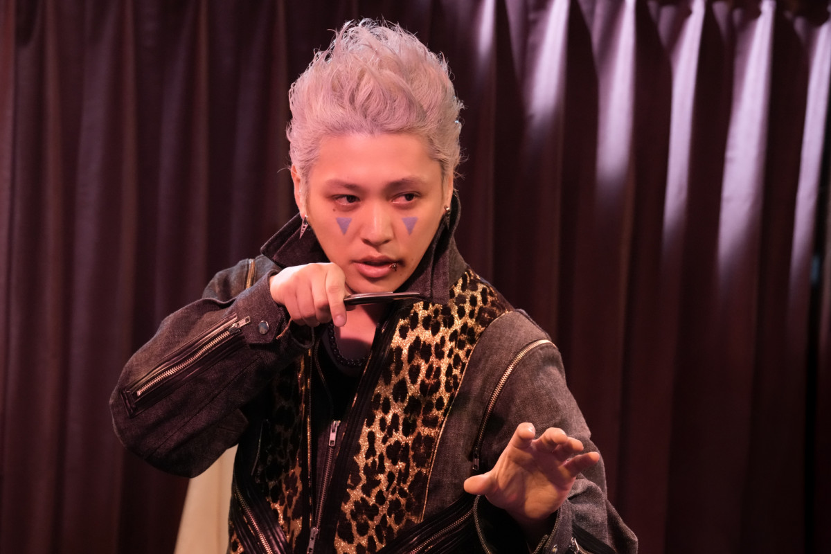 目黒蓮主演『SAKAMOTO DAYS』新場面写真解禁　驚異的再現度ビジュアル＆激しいバトルシーン