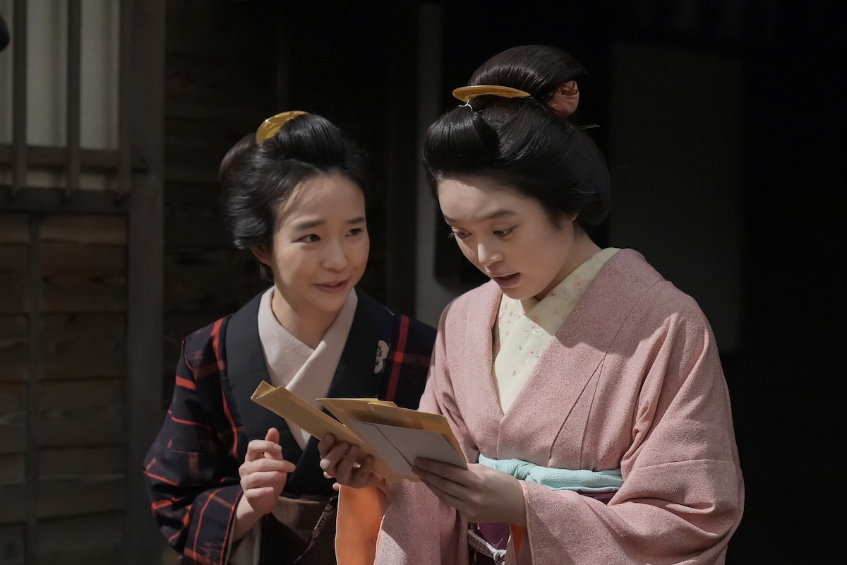 明日の『ばけばけ』“トキ”高石あかり、“ヘブン”トミー・バストウの成功を祈り人形を作りはじめる