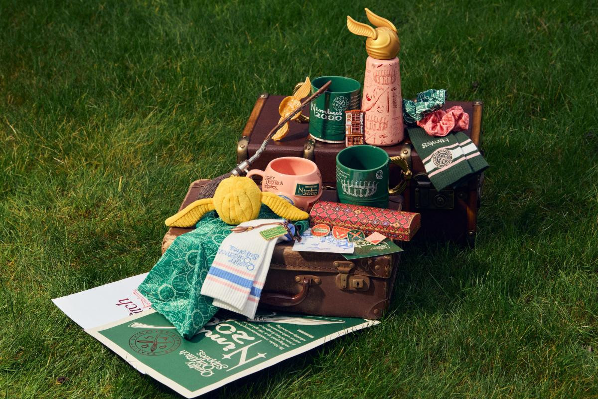 『ハリポタ』春の新作グッズ登場! スポーティーでレトロな“クィディッチコレクション”