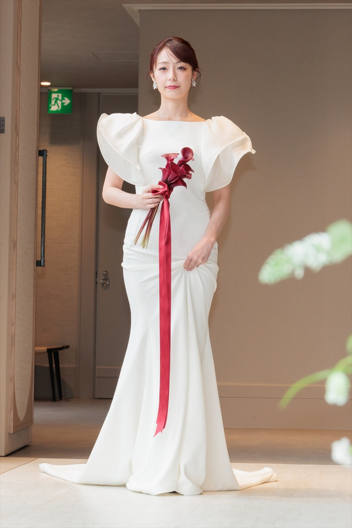 宇垣美里、純白のウェディングドレス姿を披露　理想のパートナーは「見守ってくれる人」