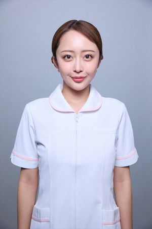 ドラマ『10回切って倒れない木はない』に出演するみりちゃむ