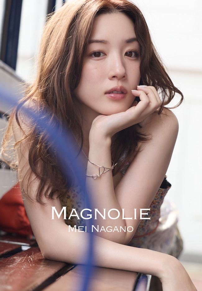 永野芽郁 フォトブック＆スタイルブック スペシャルBOX「MAGNOLIE」スペシャルBOX表紙