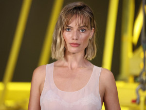 マーゴット・ロビー、前髪ありでイメチェン！　フレッシュな新ボブヘアを披露