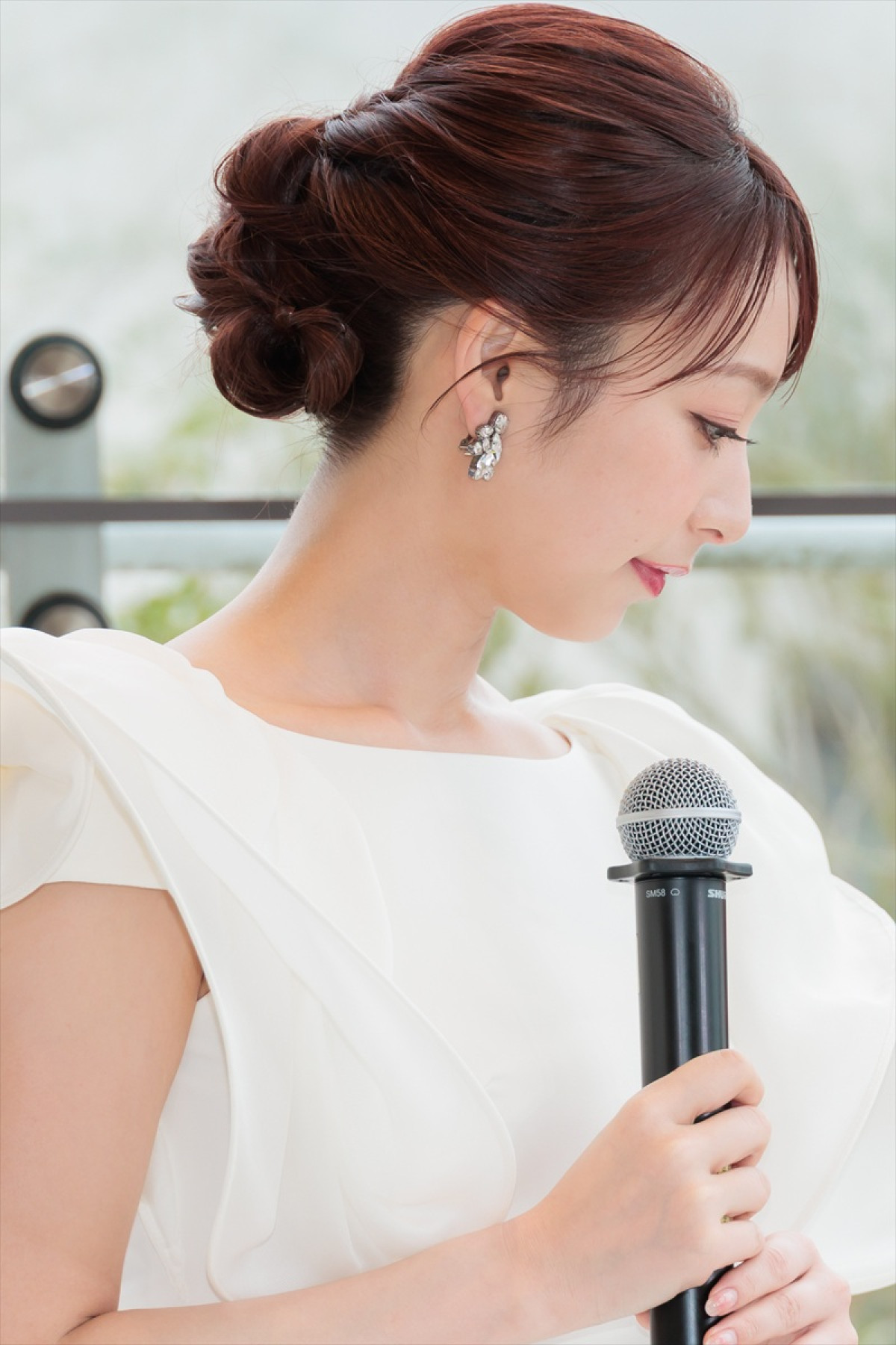 宇垣美里、純白のウェディングドレス姿を披露　理想のパートナーは「見守ってくれる人」