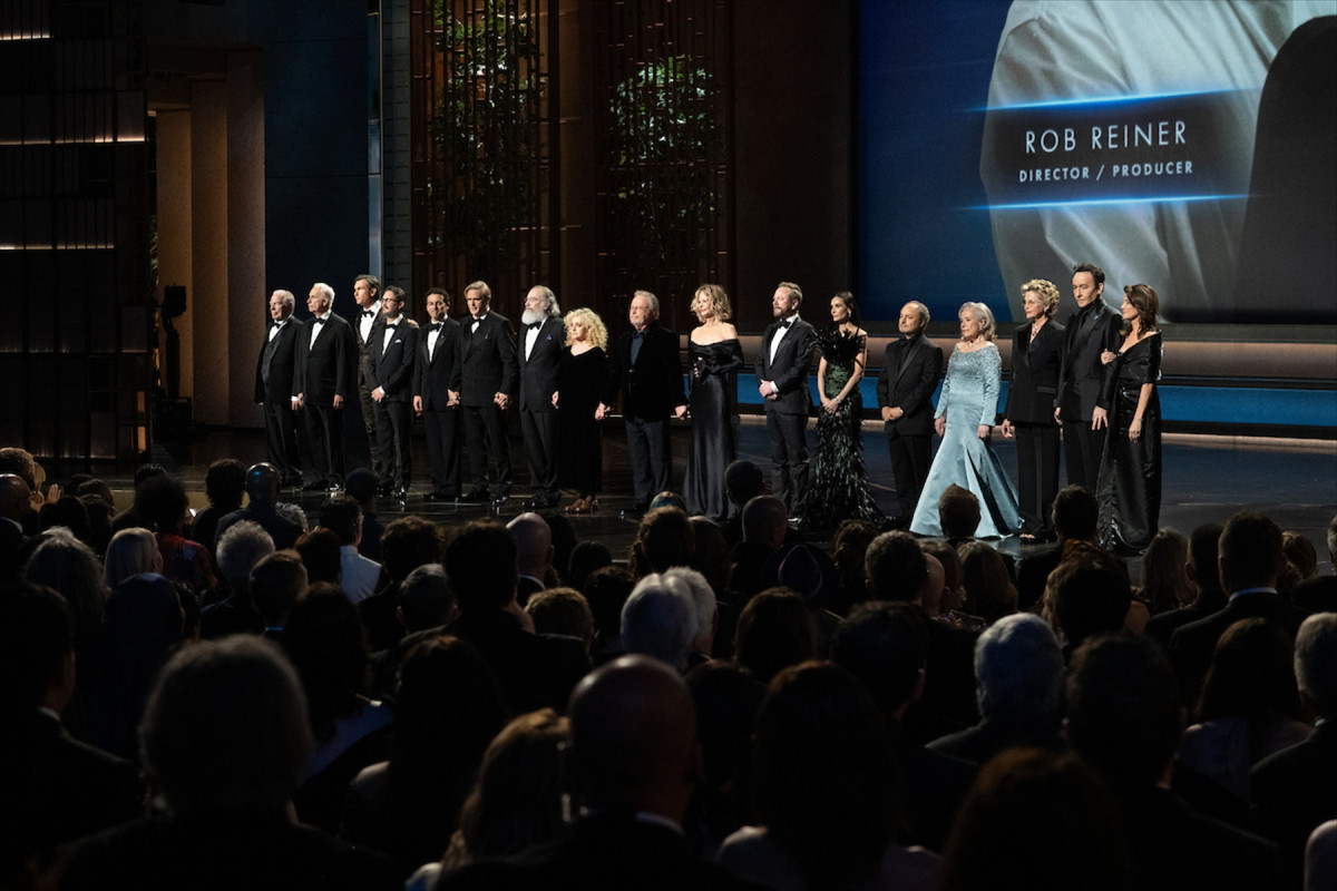 メグ・ライアン64歳、珍しくレッドカーペットに登場　グリーンのドレスで美しい装い