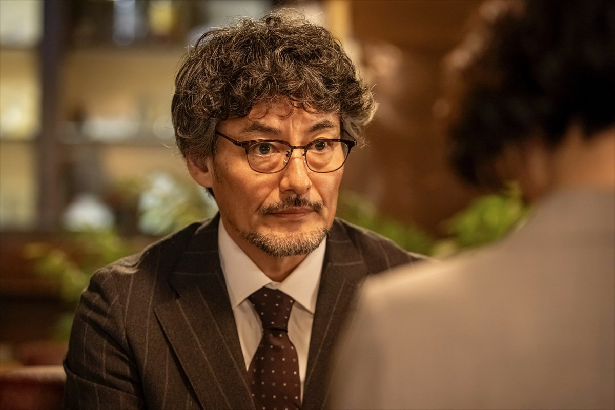 『銀河の一票』第2話 “茉莉”黒木華、“あかり”野呂佳代からスナックのママになったいきさつを聞かされる