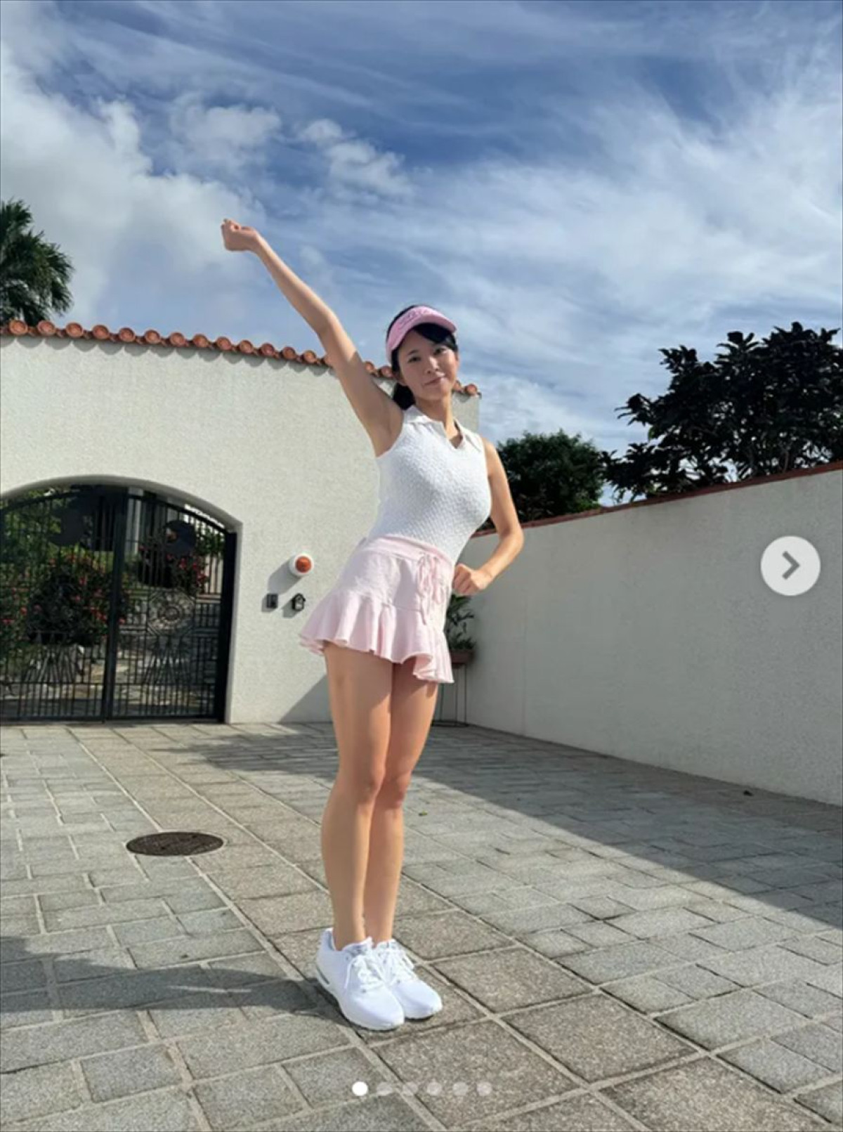 現役看護師グラドル・真田まこと、最新DVDオフショット　※「真田まこと」Instagram