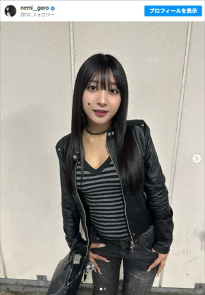 全身ブラック！　椚マイカの革ジャン＆Gパン姿　※「椚マイカ」Instagram