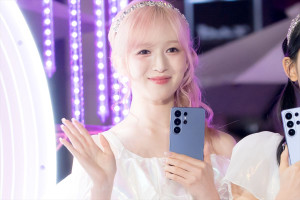 NTTドコモpresents“ナイトグラフィーイルミネーション by Galaxy with ME：I”点灯式に登壇したME：I・SUZU