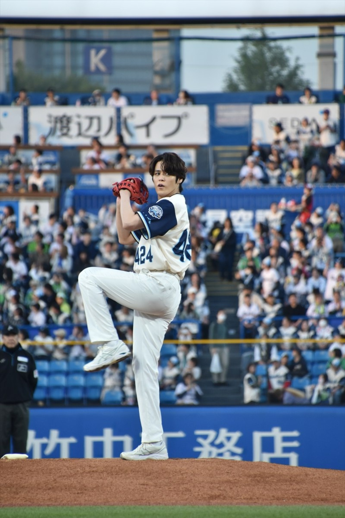 宮野真守、始球式で見事ノーバン　自己採点は「97点」！　マリオポーズで喜び