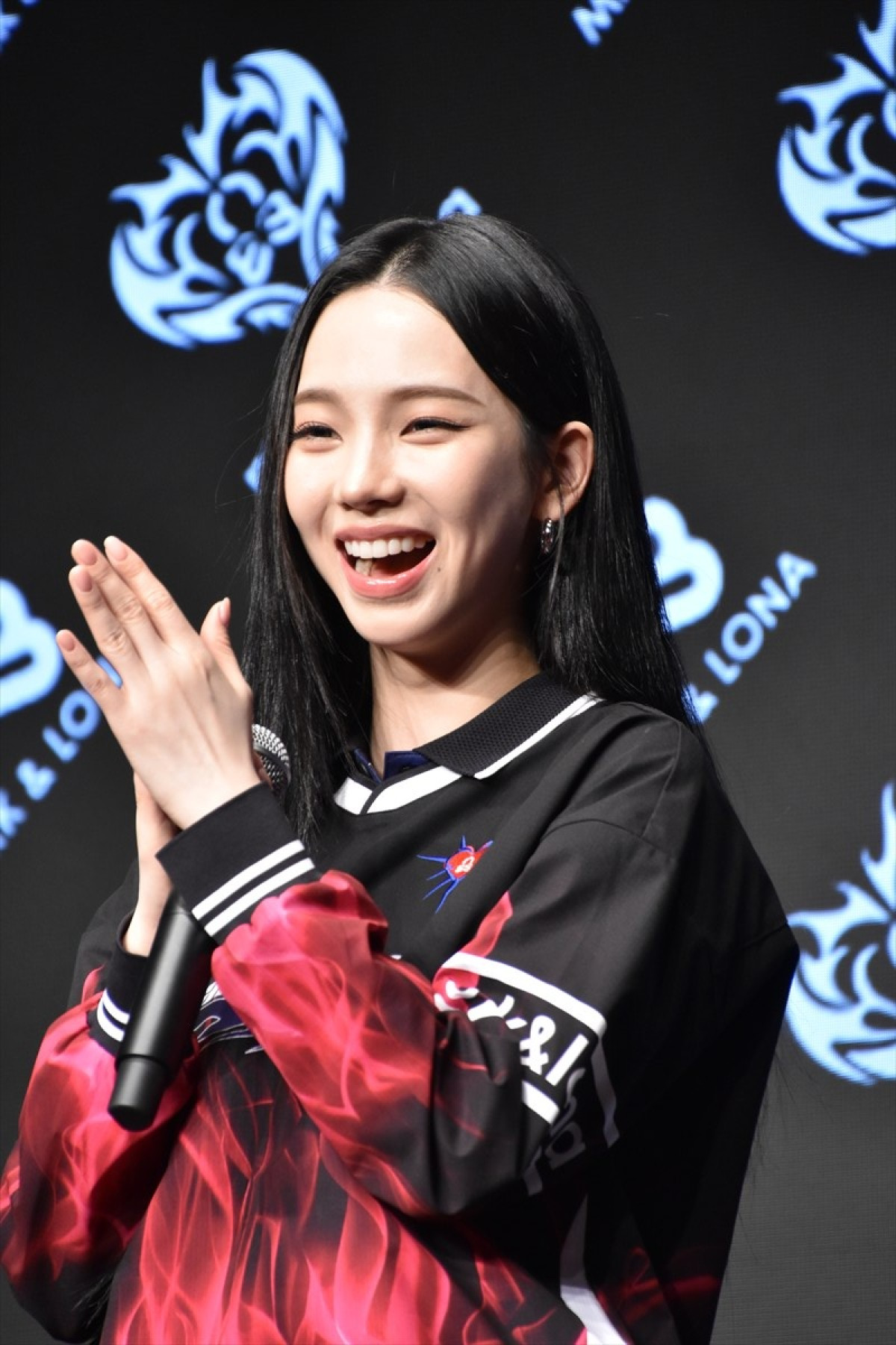 aespa・KARINA、黒とピンクのゴルフウェア姿で登場　『MARK ＆ LONA』新ブランドアンバサダー就任