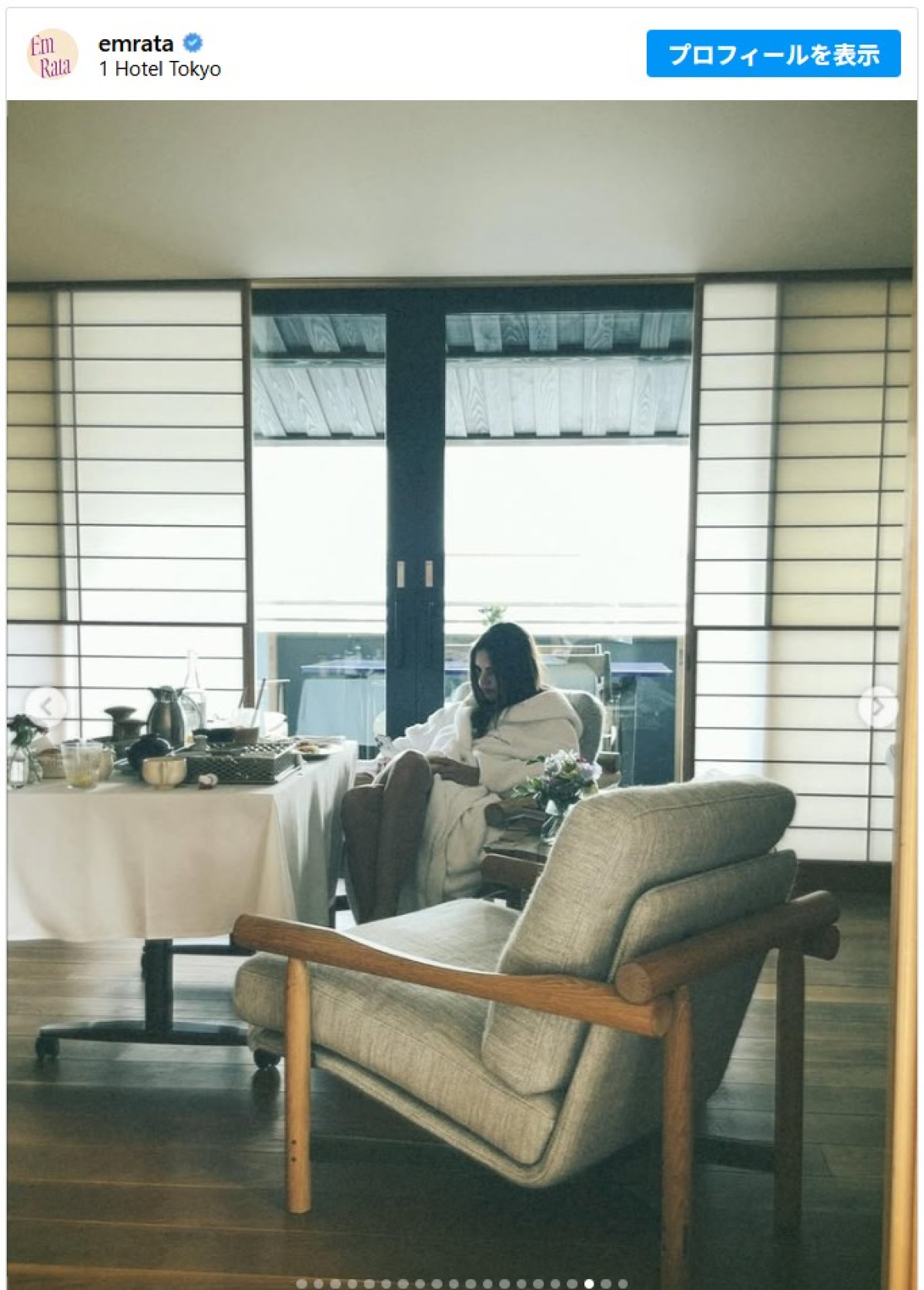 エミリー・ラタコウスキーが恋人と来日　桜並木やホテルでくつろぐショットを投稿