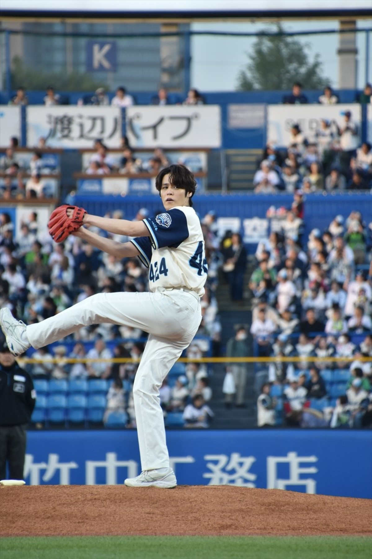 宮野真守、始球式で見事ノーバン　自己採点は「97点」！　マリオポーズで喜び