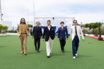 第79回カンヌ国際映画祭フォトコールに登場した（左から）『黒牢城』青木崇高、黒沢清監督、本木雅弘、宮舘涼太、菅田将暉