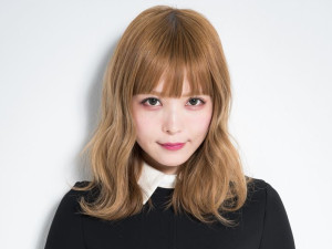 益若つばさ