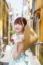 岸明日香、最新写真集『Trajectory』